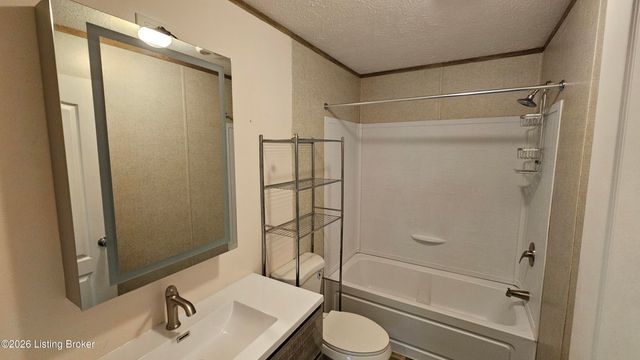 6815 Memory Ln, Louisville, KY 40258