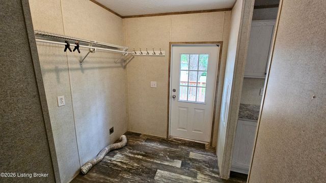 6815 Memory Ln, Louisville, KY 40258