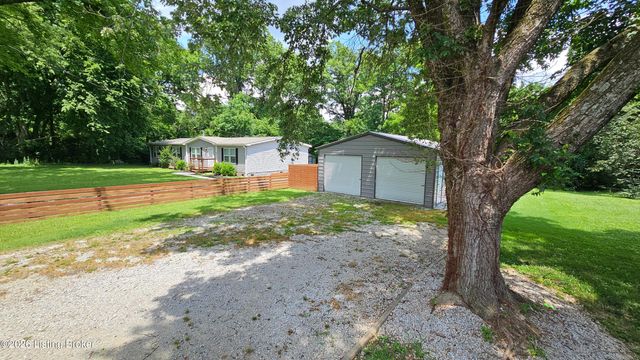 6815 Memory Ln, Louisville, KY 40258