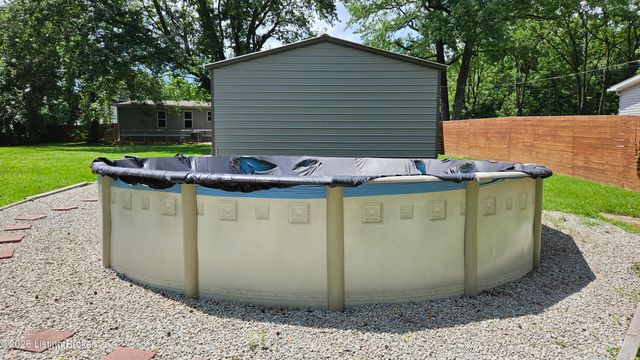 6815 Memory Ln, Louisville, KY 40258