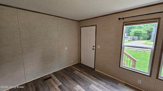 6815 Memory Ln, Louisville, KY 40258