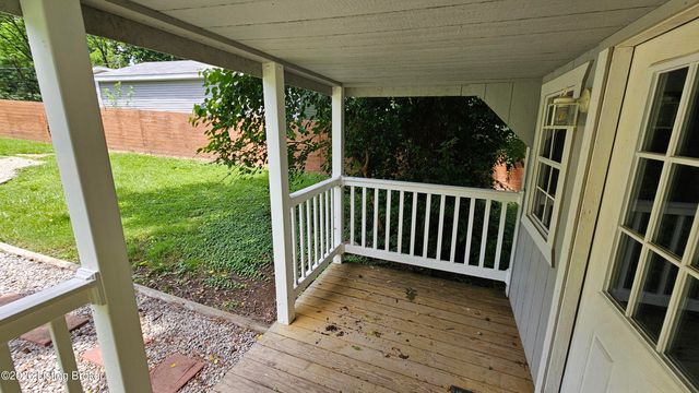 6815 Memory Ln, Louisville, KY 40258