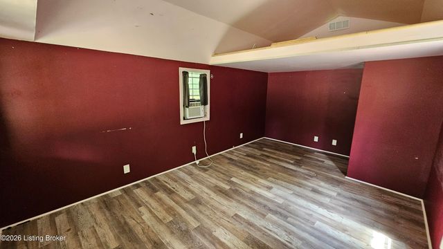 6815 Memory Ln, Louisville, KY 40258