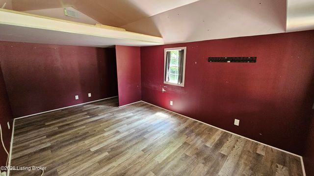6815 Memory Ln, Louisville, KY 40258