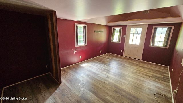 6815 Memory Ln, Louisville, KY 40258