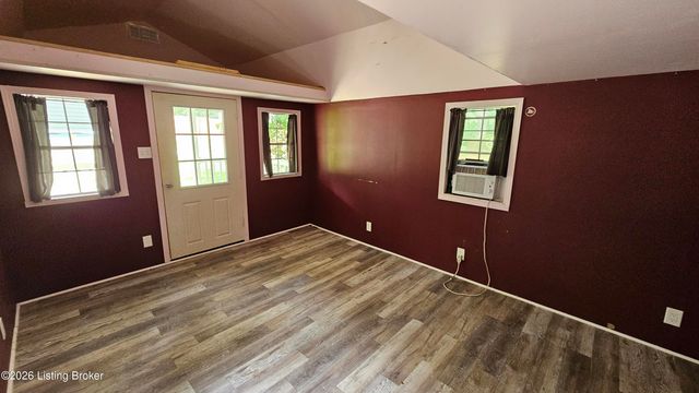 6815 Memory Ln, Louisville, KY 40258