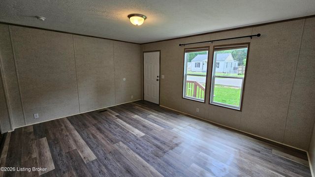 6815 Memory Ln, Louisville, KY 40258
