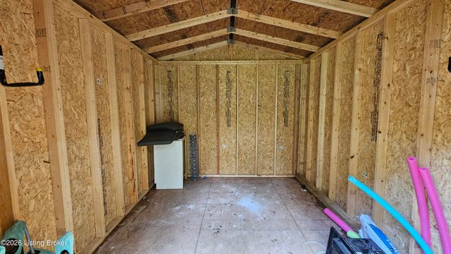6815 Memory Ln, Louisville, KY 40258