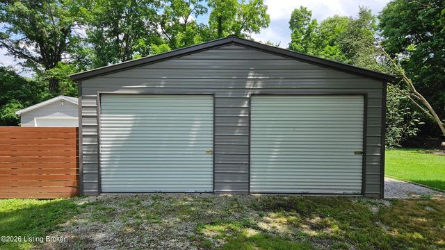 6815 Memory Ln, Louisville, KY 40258