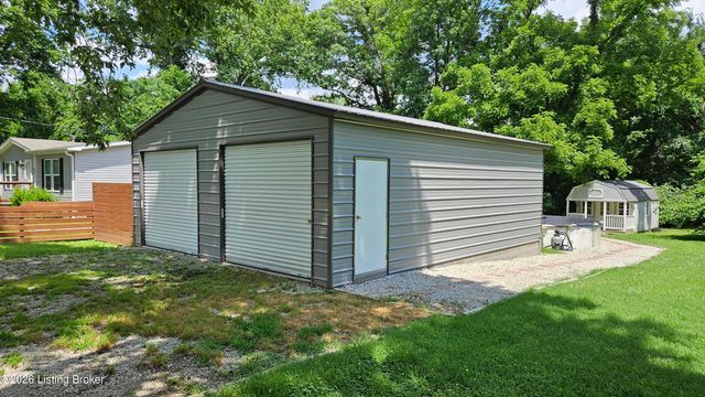6815 Memory Ln, Louisville, KY 40258
