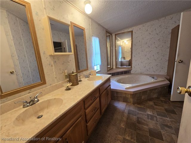2 Fishermans Cove, Lake Placid, FL 33852