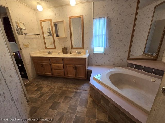 2 Fishermans Cove, Lake Placid, FL 33852