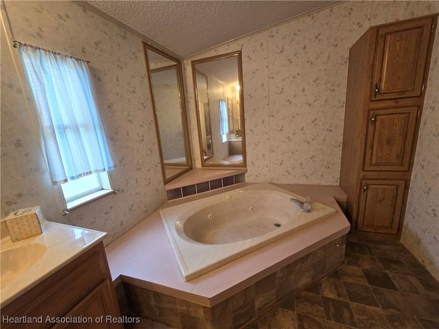 2 Fishermans Cove, Lake Placid, FL 33852