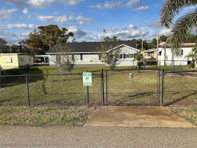 2 Fishermans Cove, Lake Placid, FL 33852
