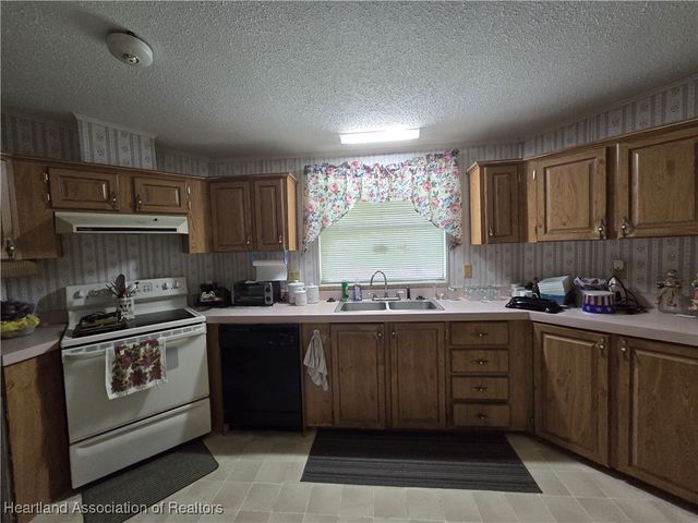 2 Fishermans Cove, Lake Placid, FL 33852