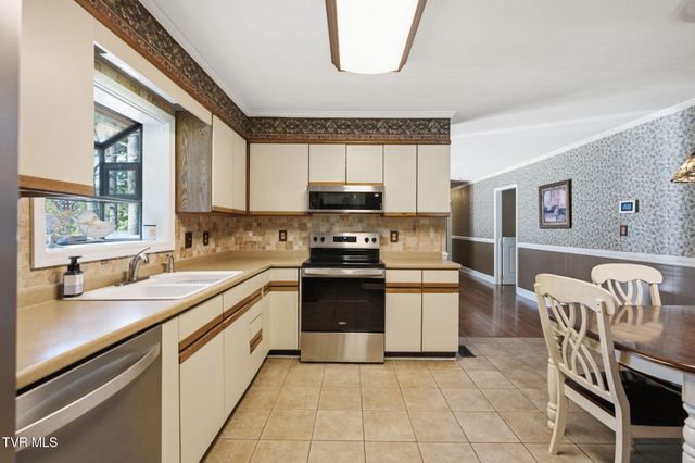 700 Rambling Road, Johnson City, TN 37604