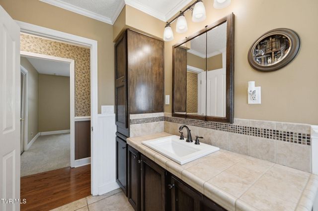 700 Rambling Road, Johnson City, TN 37604