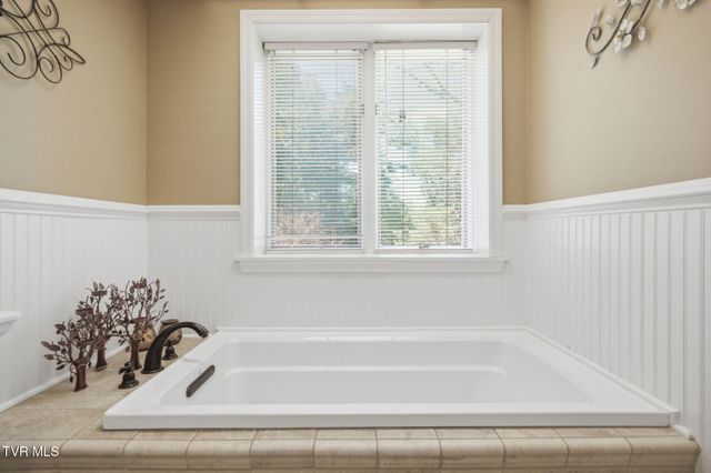 700 Rambling Road, Johnson City, TN 37604