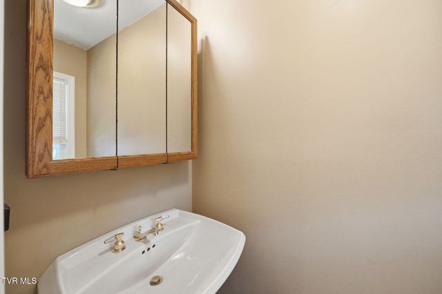 700 Rambling Road, Johnson City, TN 37604