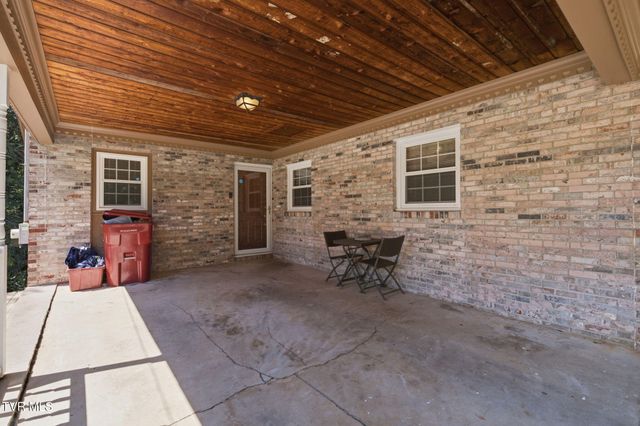 700 Rambling Road, Johnson City, TN 37604