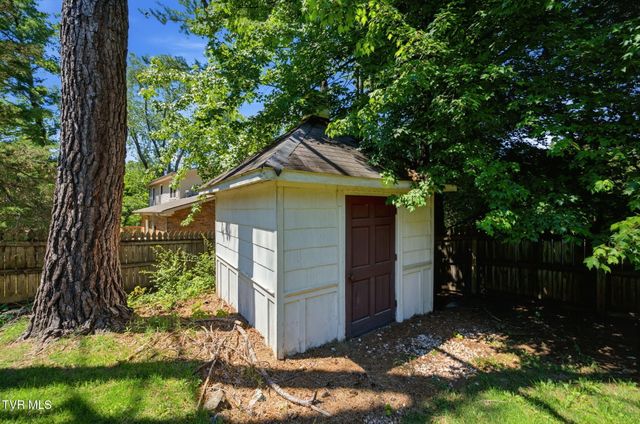 700 Rambling Road, Johnson City, TN 37604