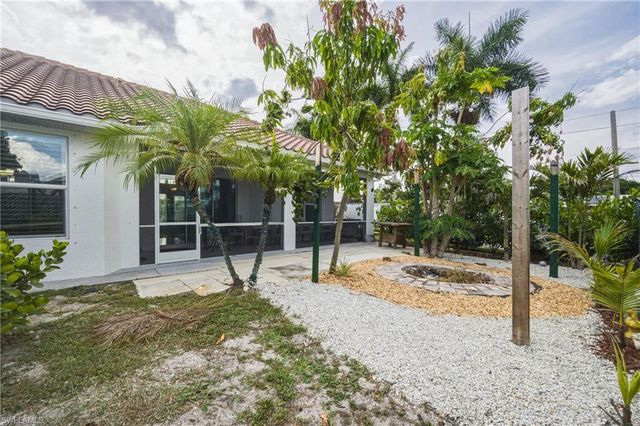 1700 43rd TER SW, Naples, FL 34116