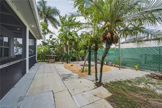 1700 43rd TER SW, Naples, FL 34116