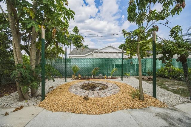 1700 43rd TER SW, Naples, FL 34116