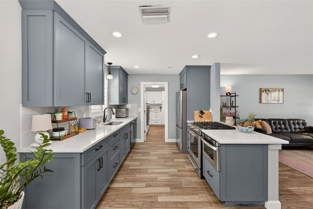 Image 11 of property listing at 1841 KAY DRIVE, Largo, FL 33770