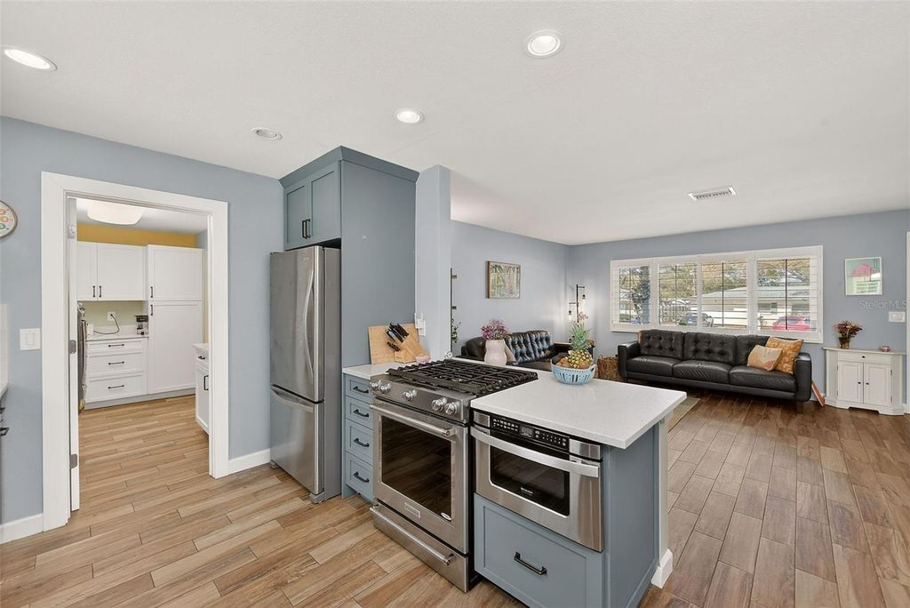 Image 12 of property listing at 1841 KAY DRIVE, Largo, FL 33770