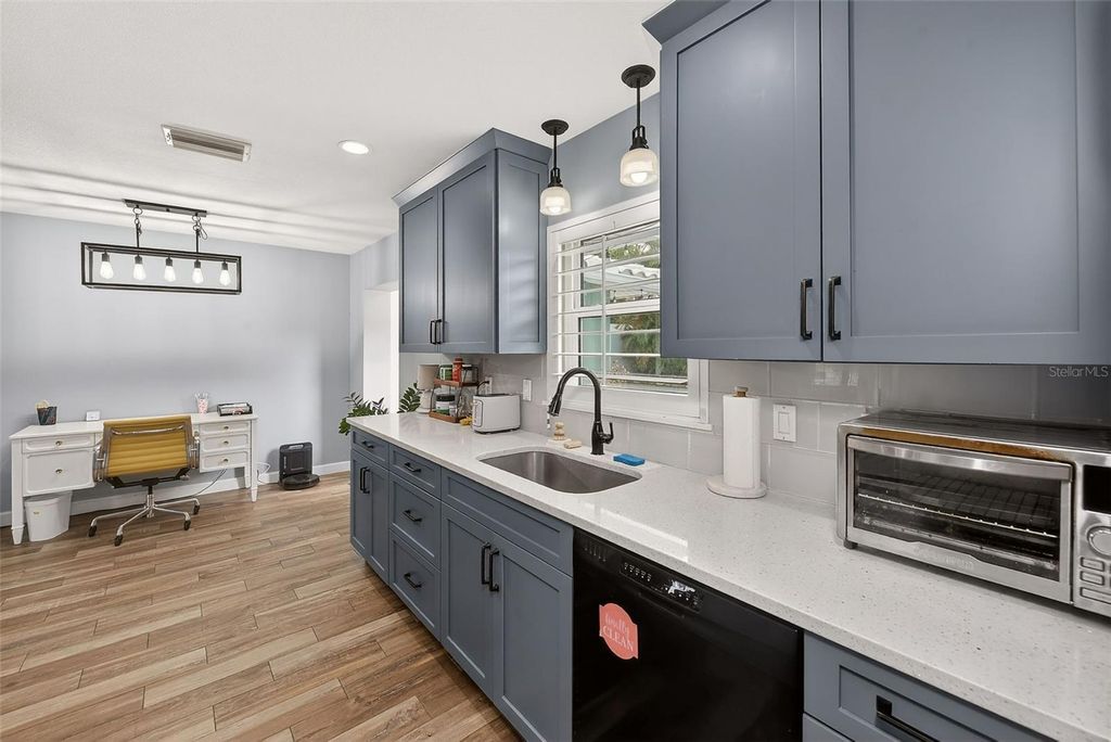 Image 14 of property listing at 1841 KAY DRIVE, Largo, FL 33770