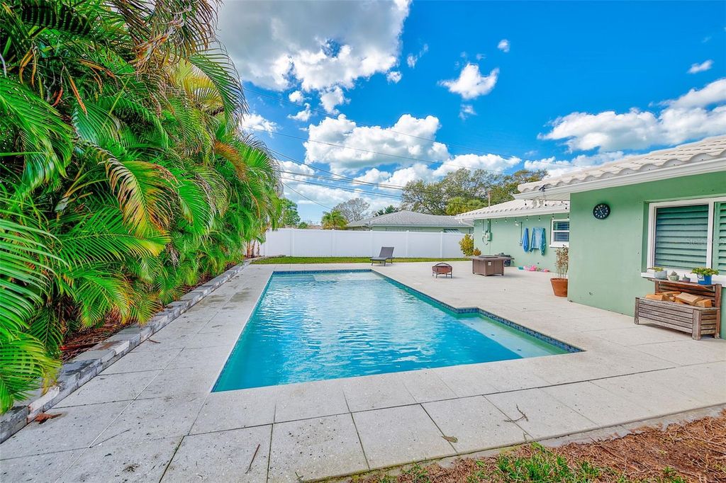 Image 3 of property listing at 1841 KAY DRIVE, Largo, FL 33770