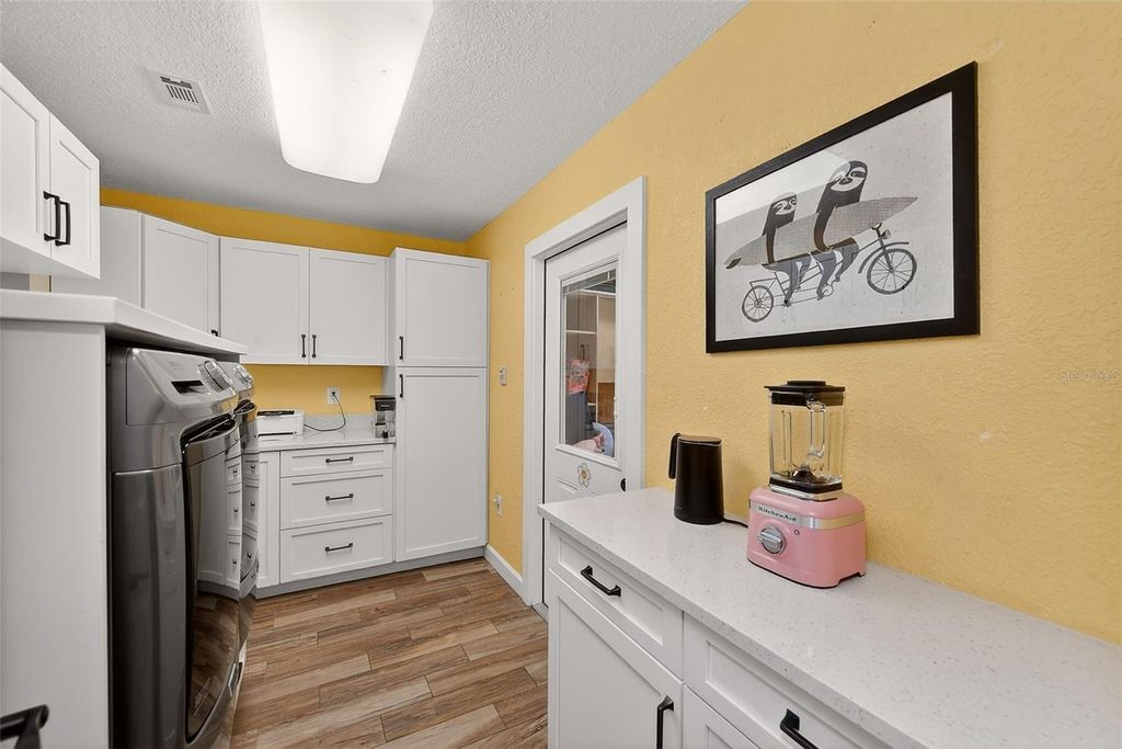 Image 27 of property listing at 1841 KAY DRIVE, Largo, FL 33770