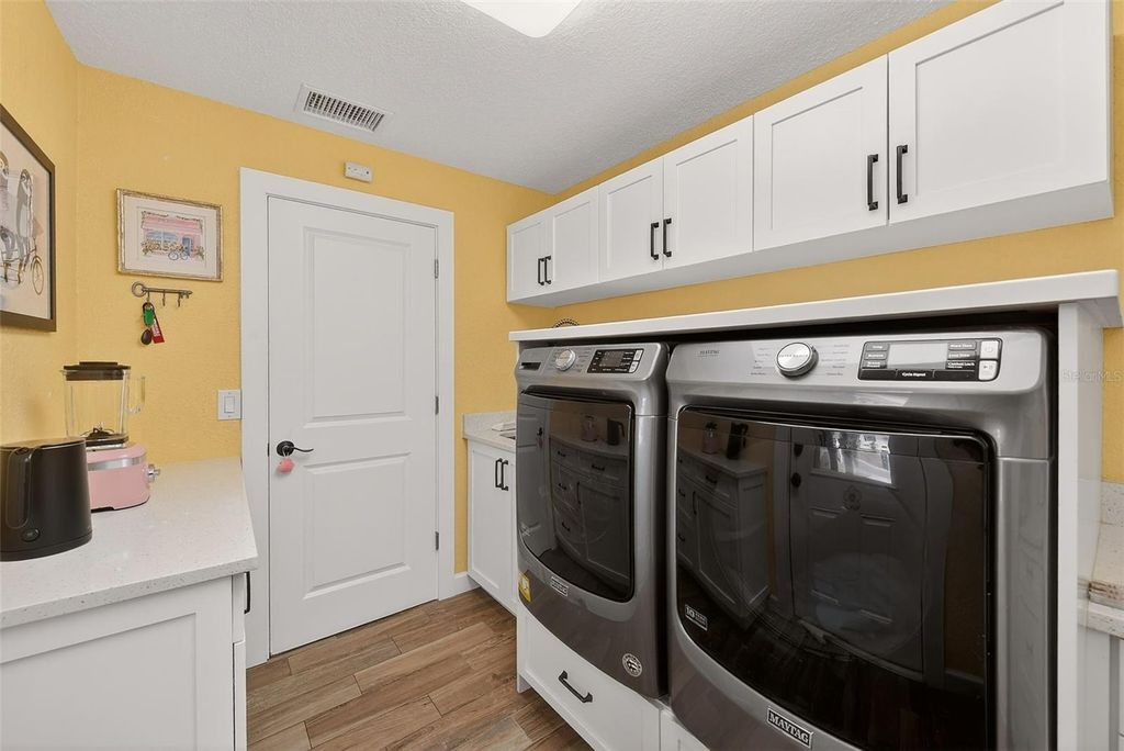 Image 28 of property listing at 1841 KAY DRIVE, Largo, FL 33770