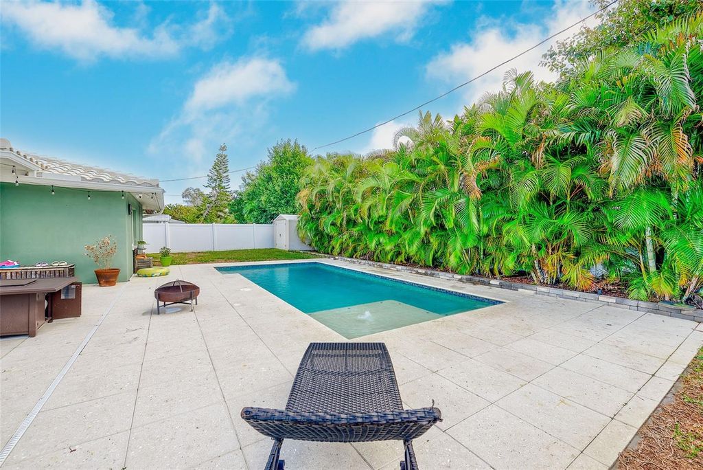 Image 34 of property listing at 1841 KAY DRIVE, Largo, FL 33770