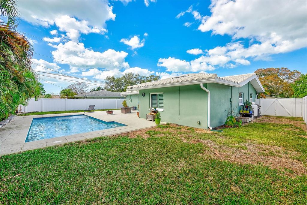 Image 38 of property listing at 1841 KAY DRIVE, Largo, FL 33770