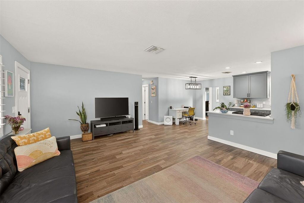 Image 6 of property listing at 1841 KAY DRIVE, Largo, FL 33770