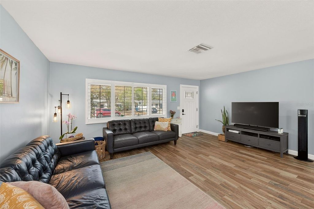 Image 7 of property listing at 1841 KAY DRIVE, Largo, FL 33770