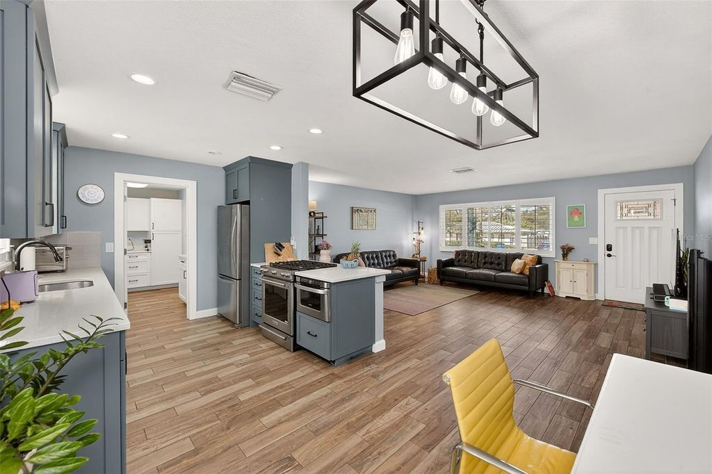 Image 9 of property listing at 1841 KAY DRIVE, Largo, FL 33770