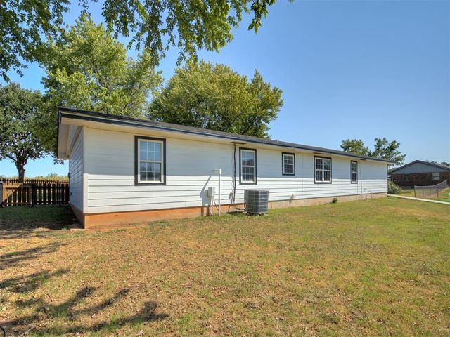 2152 NE 10th St, Blanchard, OK 73010
