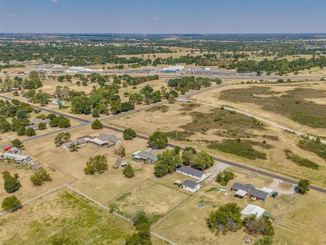 2152 NE 10th St, Blanchard, OK 73010