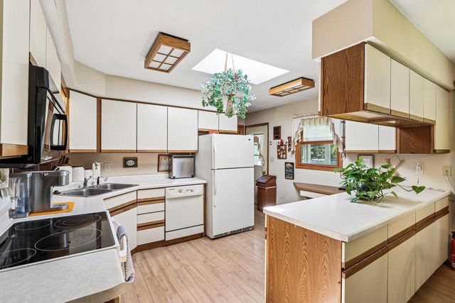 311 W 4th AVENUE, Elkhorn, WI 53121