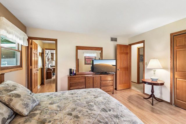 311 W 4th AVENUE, Elkhorn, WI 53121