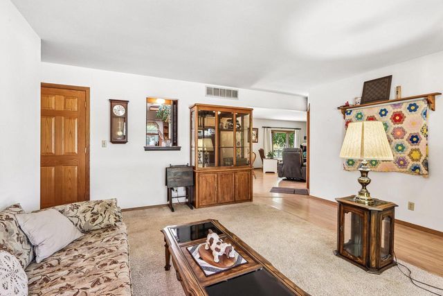 311 W 4th AVENUE, Elkhorn, WI 53121