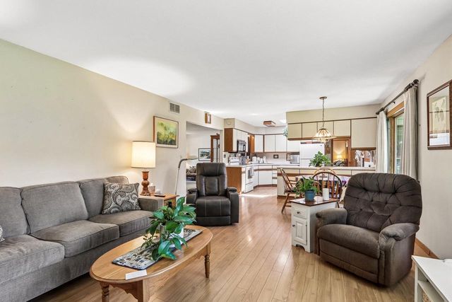 311 W 4th AVENUE, Elkhorn, WI 53121