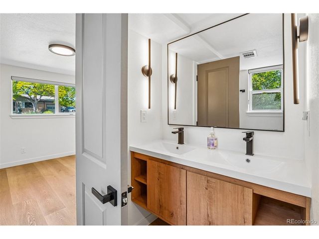 862 S Simms St, Lakewood, CO 80228