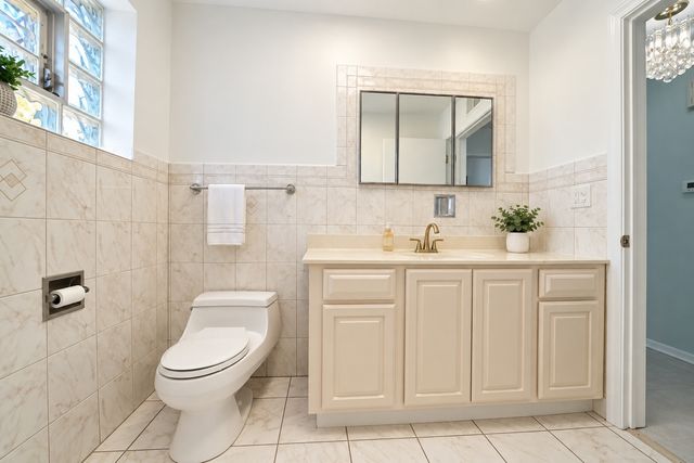 8608 W Carmen Avenue 2, Norridge, IL 60706