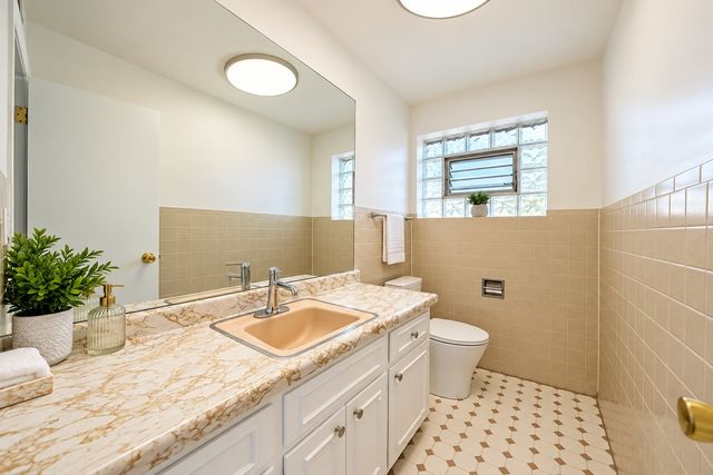 8608 W Carmen Avenue 2, Norridge, IL 60706