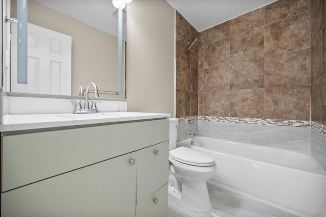 800 Green Heath Avenue, Fort Worth, TX 76120