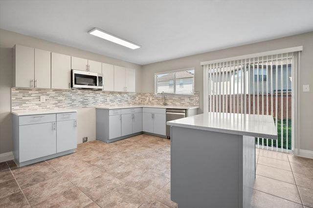 800 Green Heath Avenue, Fort Worth, TX 76120